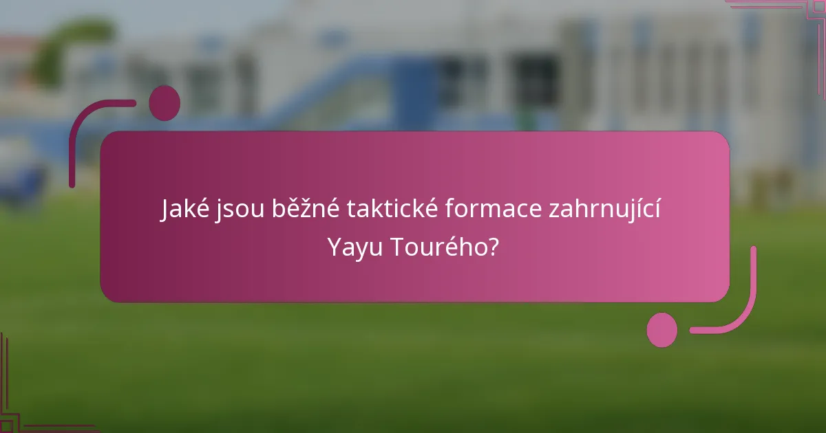 Jaké jsou běžné taktické formace zahrnující Yayu Tourého?